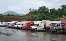 Trung Quốc cấp mẫu C/O mới, hàng trăm xe hàng ùn ứ ở cửa khẩu