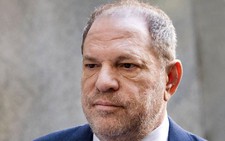 Harvey Weinstein phủ nhận cáo buộc tấn công tình dục, tòa dời đến 2020