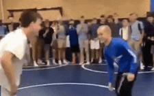 Video học trò cố quật ngã thầy để giành điểm A và kết quả... nằm sân bất động!