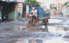 Người dân khốn khổ vì đường hư hỏng nặng