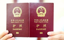 Philippines đóng dấu bản đồ EEZ lên hộ chiếu du khách Trung Quốc