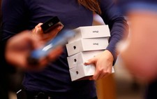 Đợt thuế mới của Mỹ lên Trung Quốc hiệu lực trưa nay, Apple gặp áp lực?