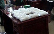 Bắt 15kg chất bột nghi ma túy đá tại cửa khẩu quốc tế Hoa Lư