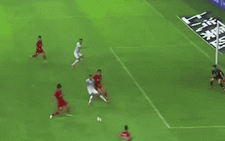 Video cú rabona khó tin ở Trung Quốc
