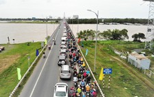 'Trưng dụng' cả hai làn cầu Rạch Miễu để người dân quay lại TP.HCM