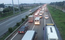 2 vụ tông xe liên tiếp khiến cao tốc TP.HCM - Trung Lương ùn ứ