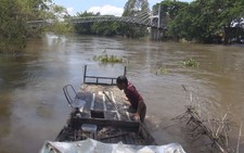 Sạt lở đất bờ Đông Kênh 7 xã, thiệt hại bè cá lóc hơn 2 tấn