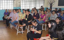 Họp phụ huynh chán ngắt, lẽ nào lỗi chỉ của trường?