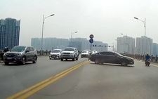 Đề nghị xử lý nghiêm tài xế ôtô quay đầu trái phép trên cầu Vĩnh Tuy