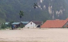Cả xã chìm trong nước lũ, 600 nhà dân ngập đến nóc