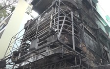 Giải cứu hai vợ chồng trong đám cháy lớn