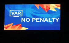 Goal Thái Lan: 'Việt Nam may mắn hòa UAE nhờ VAR'