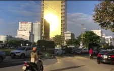 Kính cao ốc rọi nắng rực nhà dân, chủ đầu tư nói 'không có vấn đề'