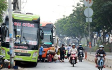 Bát nháo 'bến xe dã chiến' ngang nhiên khắp nơi