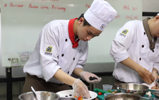 Bỏ đại học luật đi học nghề bếp