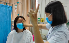 Nữ nhân viên ngân hàng 27 tuổi mù trở lại sau khi tiêm filler nâng mũi 1 triệu/lần