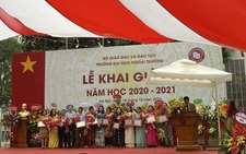 Trường ĐH Ngoại thương khai giảng, đón thủ khoa sinh viên trong cơn mưa tầm tã