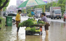 Ngày thứ 3 'chịu trận' triều cường, dân Cần Thơ buôn bán ế ẩm