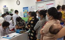 Trẻ bị bệnh hô hấp tăng kỷ lục theo bão, 400 trẻ 'chia nhau' 140 giường bệnh