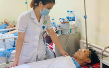 Lái xe chở bánh cứu trợ miền Trung, một thanh niên gặp tai nạn giập não và phổi