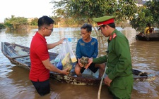 Vietlott phối hợp cùng Trung đoàn CSCĐ Bắc Trung Bộ trao nhu yếu phẩm đến người dân vùng thiên tai