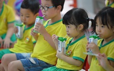 Mới có 25 tỉnh thành triển khai cho học sinh uống sữa học đường