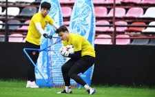 Văn Lâm phản xạ 'nhanh như điện' cứu thua cho Muangthong United