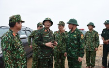 Trực thăng sẵn sàng cất cánh tại sân bay Tuy Hòa