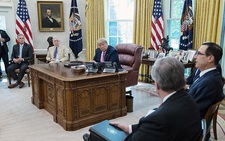 Ông Trump dừng đàm phán với Đảng Dân chủ về dự luật cứu trợ giảm tác động của COVID-19