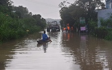 Phú Yên lũ rút chậm, hàng ngàn nhà dân vẫn còn tình cảnh cô lập