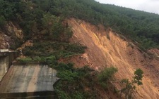 Sạt lở khoảng 5.000m3 đất gần đập thủy điện Hương Điền