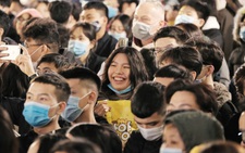 Hàng chục ngàn người Hà Nội, Đà Nẵng đổ ra đường đón năm mới 2021