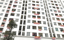 Dân chung cư Athena căng băngrôn phản ảnh chủ đầu tư không trả 'sổ hồng'