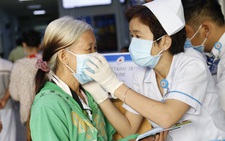 Bệnh viện phát khẩu trang miễn phí cho bệnh nhân