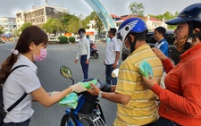 Dân Cần Thơ được phát miễn phí khẩu trang