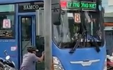 Tạm đình chỉ tài xế xe buýt cự cãi, xô xát với người đi đường