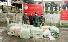 Móng Cái liên tiếp bắt các vụ vận chuyển 'chui' khẩu trang sang Trung Quốc