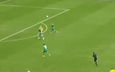 Video: Cầu thủ Nga tái hiện 'siêu phẩm đánh đầu kinh điển' của Robin Van Persie