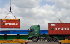 Xuất khẩu điện thoại, máy tính, giày dép... sang Mỹ tăng khủng