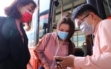 Đi tàu, xe khai báo y tế ra sao?