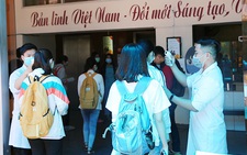 Sinh viên Duy Tân phòng chống dịch COVID-19 trong ngày đầu trở lại trường