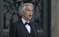 Giọng ca khiếm thị huyền thoại Andrea Bocelli nhiễm virus corona và vừa khỏi bệnh