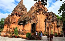 Tháp Bà Ponagar và Hòn Chồng Nha Trang mở cửa trở lại