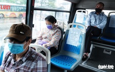 Từ ngày 7-5, đi tàu xe, máy bay không còn phải giãn cách