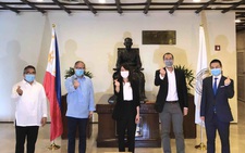 Ông Johnathan Hạnh Nguyễn tặng 750.000 khẩu trang cho Philippines