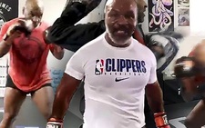 Mike Tyson tung clip 'đỉnh', chuẩn bị cho việc thượng đài