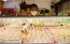 Giá vàng lùi xa ngưỡng 49 triệu đồng/lượng, USD giảm thêm