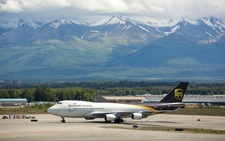 Sân bay ở Alaska hẻo lánh bỗng thành sân bay bận rộn nhất thế giới