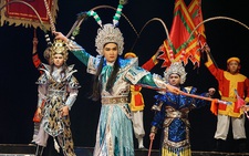 Cải lương 'rụt rè' trở lại với Ngũ hổ Bình Tây tại nhà hát Trần Hữu Trang