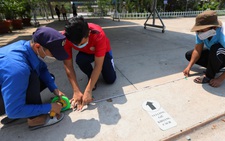 TP.HCM: 'Cổng trường nghiêm ngặt chia lối đi như sân bay'